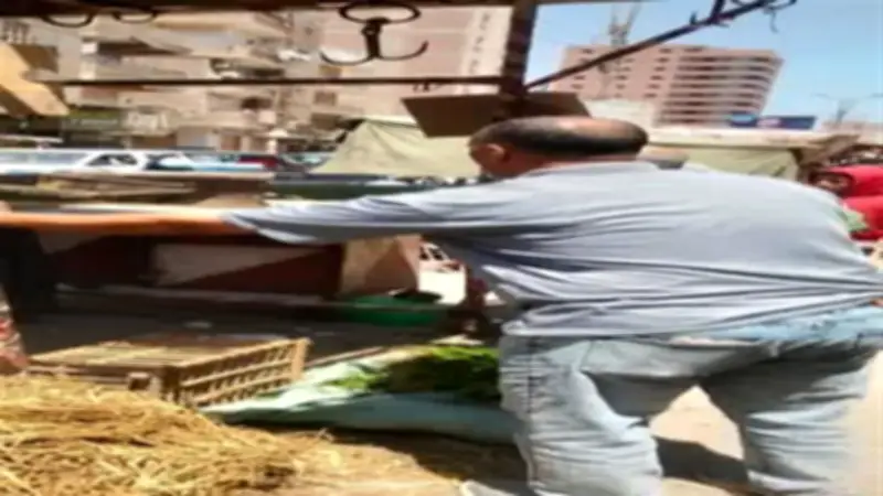 حملات رقابية مكثفة لإزالة الإشغالات بشوارع مركز بني مزار في المنيا