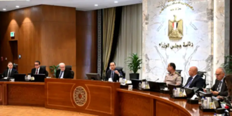 مدبولي يكلف بتخطيط المنطقة الساحلية بشمال سيناء والالتزام بحضور جلسات البرلمان