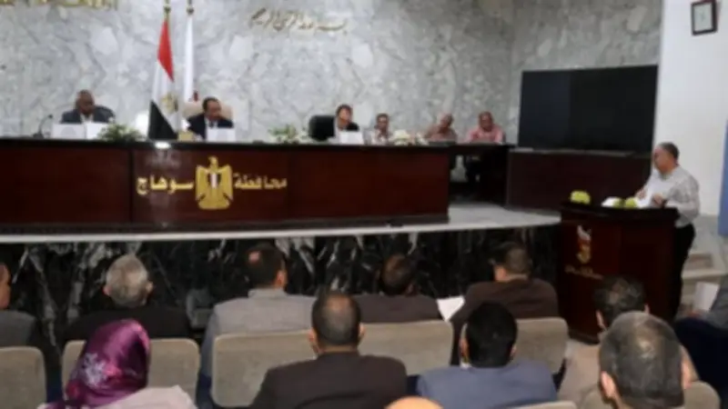 محافظ سوهاج يرأس اجتماعاً لمناقشة أداء ملفات التقنين والتصالح وإزالة التعديات