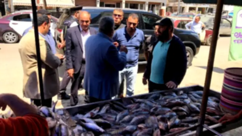 محافظ الدقهلية يتفقد معرض السلع الغذائية ويوجه بالعمل حتى الليل لخدمة المواطنين