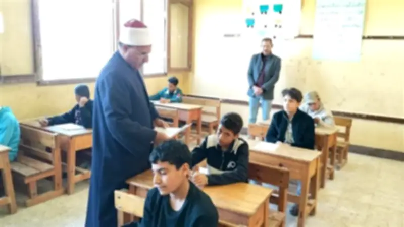 رئيس الإسماعيلية الأزهرية يستطلع آراء الطلاب حول امتحانات النقل بالمرحلة الإعدادية