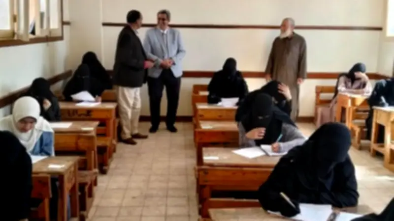 رئيس منطقة مطروح الأزهرية يتفقد سير امتحانات النقل الإعدادي ويؤكد انتظامها