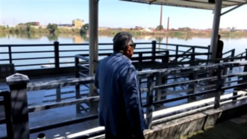 محافظ الدقهلية يشن جولة مفاجئة بالمنصورة لمراقبة الخدمات وضبط الأسواق