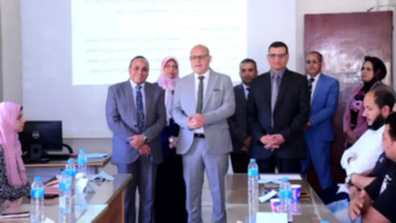 رئيس جامعة سوهاج يتفقد برامج تدريبية لتنمية مهارات الأكاديميين في ضمان الجودة