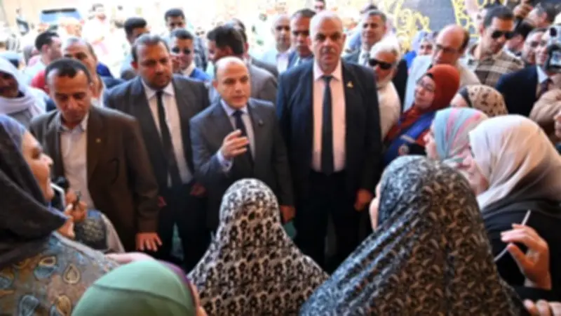 محافظ الغربية يتفقد قافلة طبية مجانية في قرية دهتورة وسط إقبال كبير