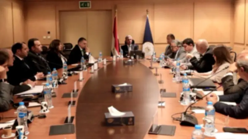 وزير السياحة والآثار يترأس اجتماعاً لتطوير السياحة النيلية واستحداث مسارات جديدة