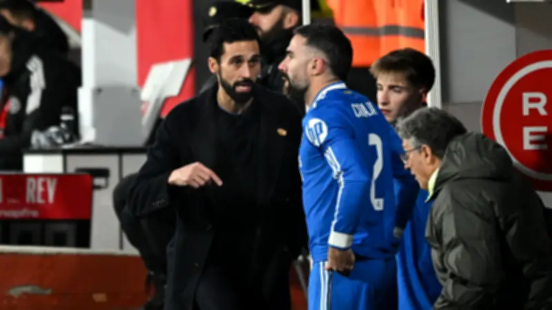 تصفية حسابات بين كارفاخال وأربيلوا تهدد مستقبل أسطورة ريال مدريد