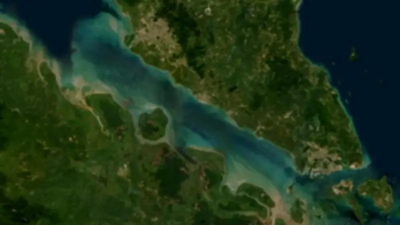 إندونيسيا تدرس فرض رسوم على السفن العابرة لمضيق ملقا وسط معارضة سنغافورية