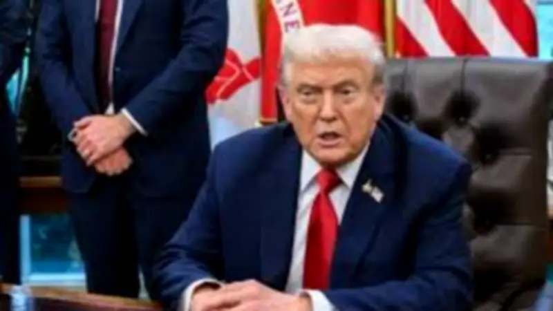 عضو جمهوري: ترامب يحدد سقفًا زمنيًا ويواصل تهديدات الحصار في أزمة الشرق الأوسط