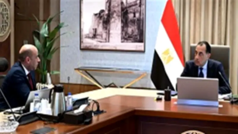 وزير العمل يعرض على رئيس الوزراء استراتيجية تطوير سياسات سوق العمل
