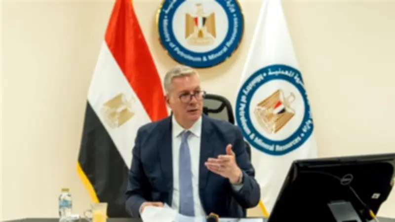 وزارة البترول تفرض قبضة إعلامية جديدة: موافقات مسبقة ومنع النشر الفردي للعاملين