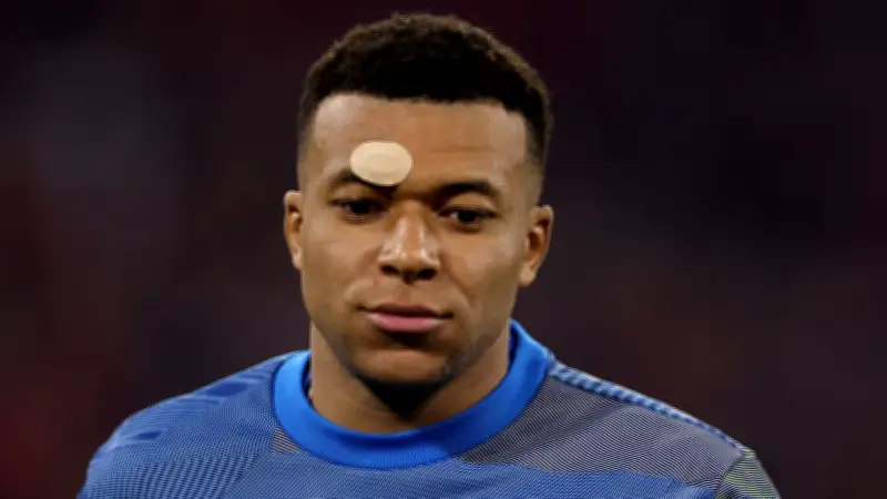 مبابي يواجه خطر الغياب عن الكلاسيكو بسبب البطاقات الصفراء