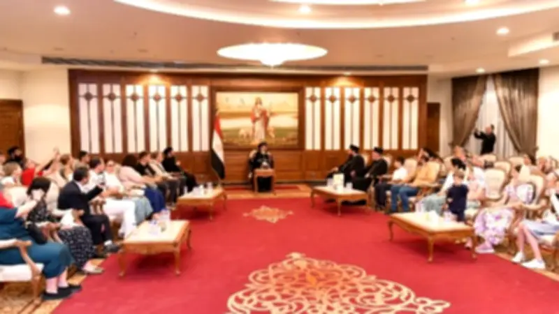 البابا تواضروس يستقبل وفدًا من كنيسة رومانيا الأرثوذكسية في المقر البابوي بالقاهرة