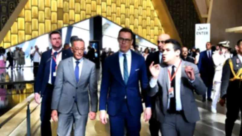 رئيس فنلندا يزور المتحف المصري الكبير وأهرامات الجيزة: إعجاب بالمعجزة الهندسية