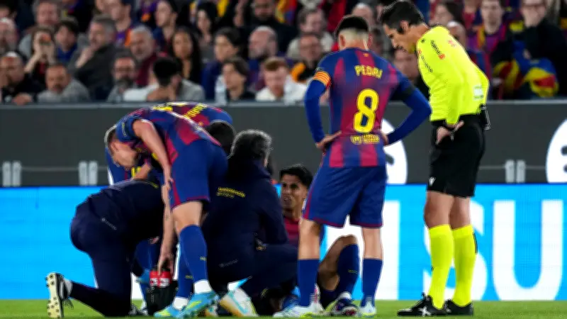 إصابة مقلقة تخرج جواو كانسيلو من مباراة برشلونة أمام سيلتا فيجو في الدوري الإسباني