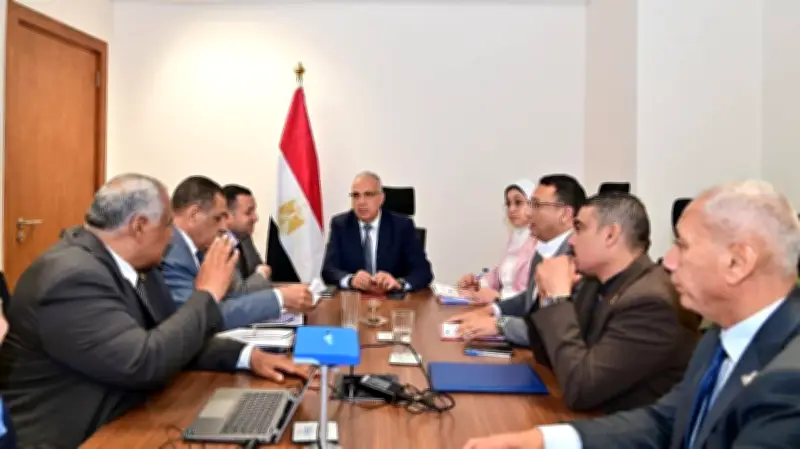 وزير الري يوجه بسرعة معالجة شكاوى النواب بشأن شبكات الصرف المغطى