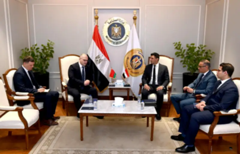 مباحثات مصرية بيلاروسية لتعزيز الاستثمارات وتطوير صناعة الجرارات والمعدات