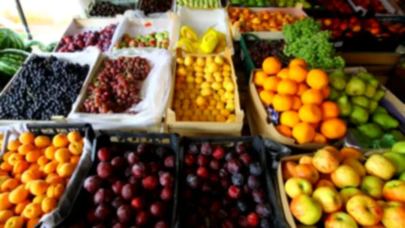 تباين أسعار الفاكهة في أسواق المنيا مع بداية الموسم الصيفي