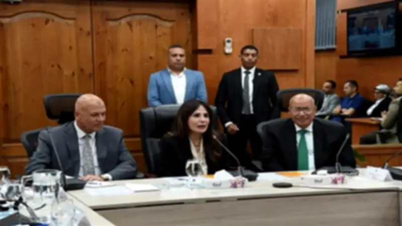 وزيرة الإسكان توجه بسرعة تسليم مشروعات الصرف الصحي بقرى حياة كريمة