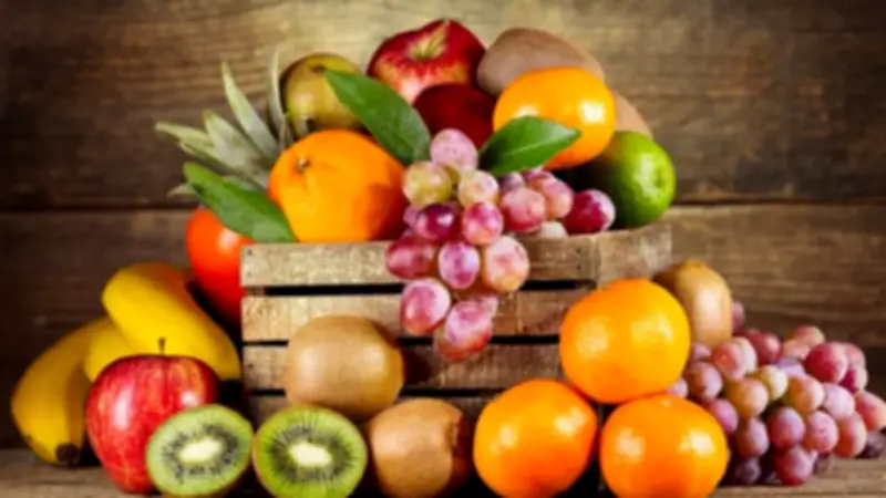 معهد التغذية: الفاكهة الكاملة أفضل من العصير لصحتك