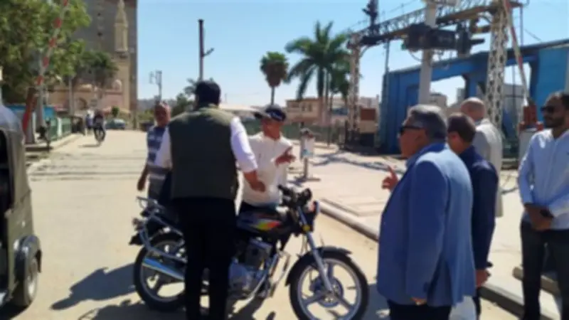 محافظ الدقهلية يضبط أول موتوسيكل مخالف لقرار حظر التلوث السمعي