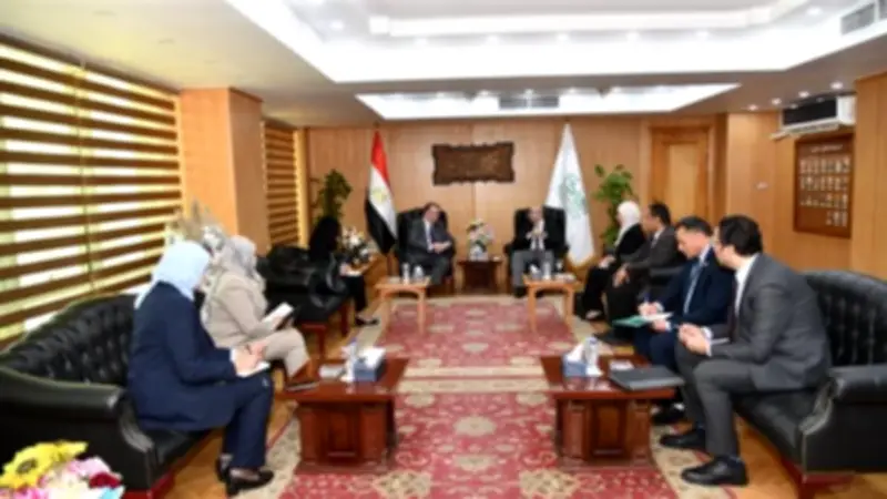 محافظ الفيوم يناقش مع وفد العمل الدولية آليات مجابهة عمالة الأطفال