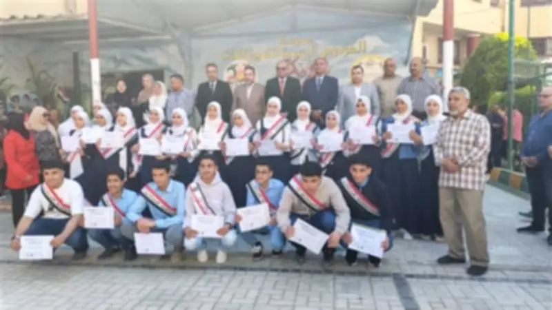 وكيل تعليم الدقهلية يكرم طلاب غرب المنصورة النوابغ في البرمجة والذكاء الاصطناعي