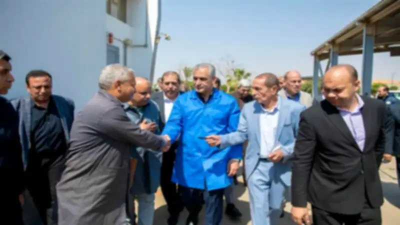 وزير الإنتاج الحربي يتفقد شركة هليوبوليس للصناعات الكيماوية ويؤكد تشجيع الابتكار