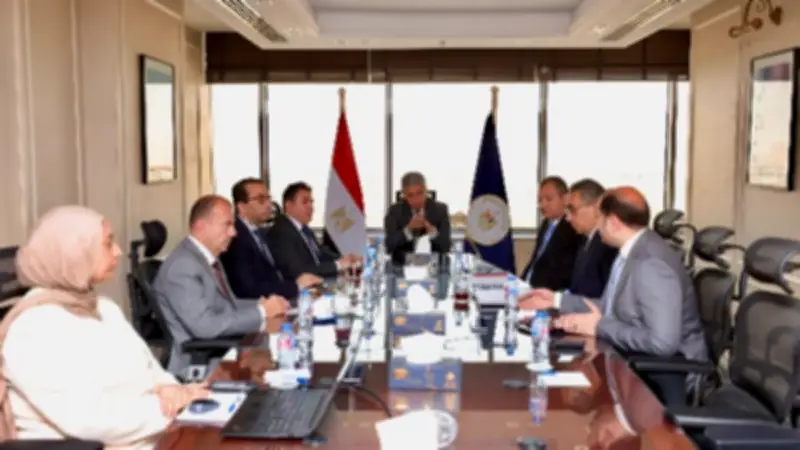 وزير السياحة يتابع تطوير منظومة الدفع الإلكتروني ومنصة رحلة المدرسية