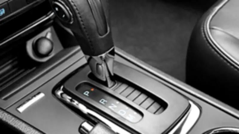 أخطاء شائعة يجب تجنبها عند قيادة السيارة الأوتوماتيك لحماية ناقل الحركة