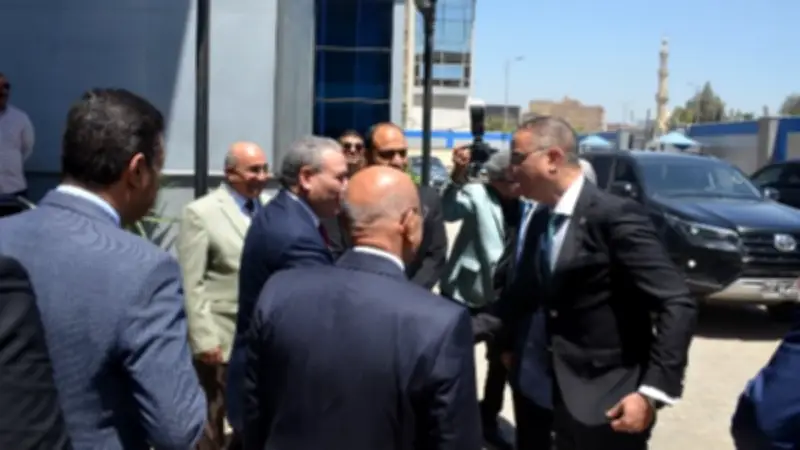 محافظ الجيزة يبحث تحديات مياه الشرب والصرف الصحي بالشركة