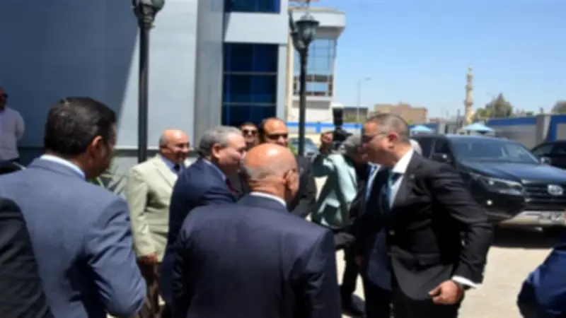 محافظ الجيزة يبحث تحسين خدمات مياه الشرب والصرف الصحي