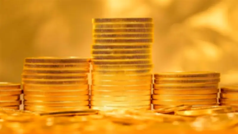 النفط والدولار يضغطان على الذهب.. هل يستمر الهبوط؟
