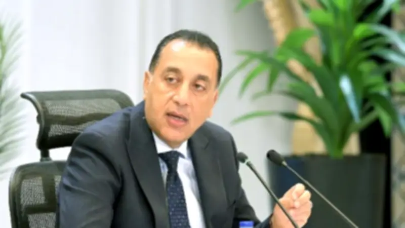 مدبولي يرد على انتقادات إقامة المشروعات العقارية بدلاً من الإنتاجية