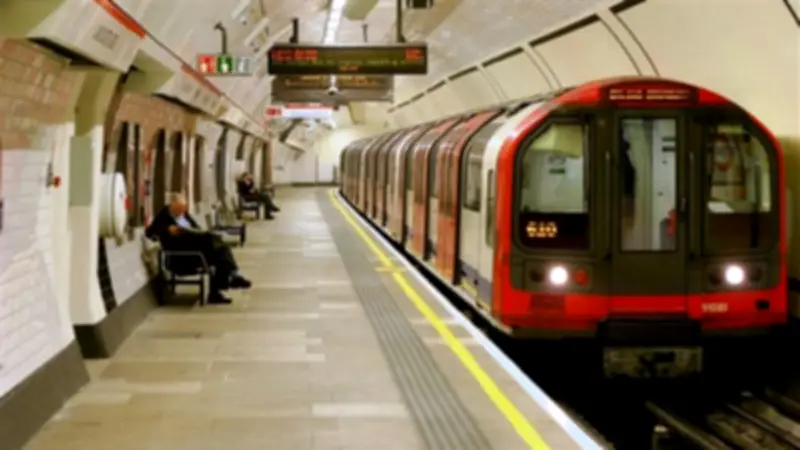 إضراب عمال مترو لندن يشل حركة العاصمة البريطانية