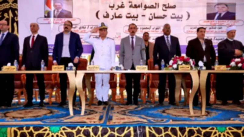 محافظ سوهاج يشهد صلحاً بين أبناء العمومة بعائلة العضايمة