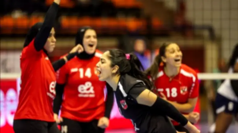 الأهلي سيدات طائرة يتوج بطلًا لأفريقيا بعد الفوز على البنك التجاري الكيني