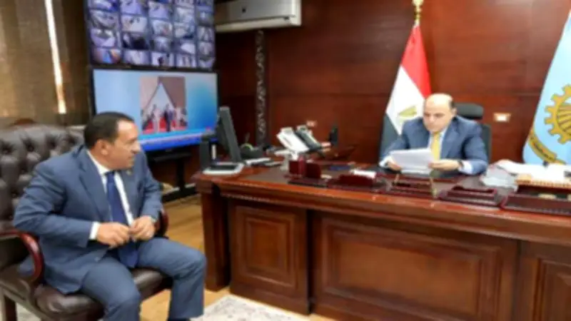 محافظ الغربية يناقش مع النواب والشيوخ مشكلات دوائرهم في لقاء أسبوعي