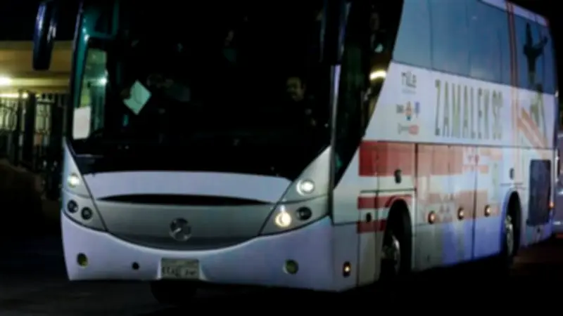 حافلة الزمالك تصل لاستاد القاهرة استعداداً لمواجهة بيراميدز