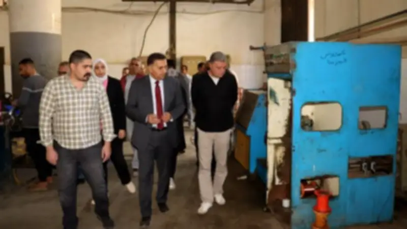 محافظ القليوبية يتفقد مصانع باسوس ويبحث تقنين أوضاع غير المرخصة