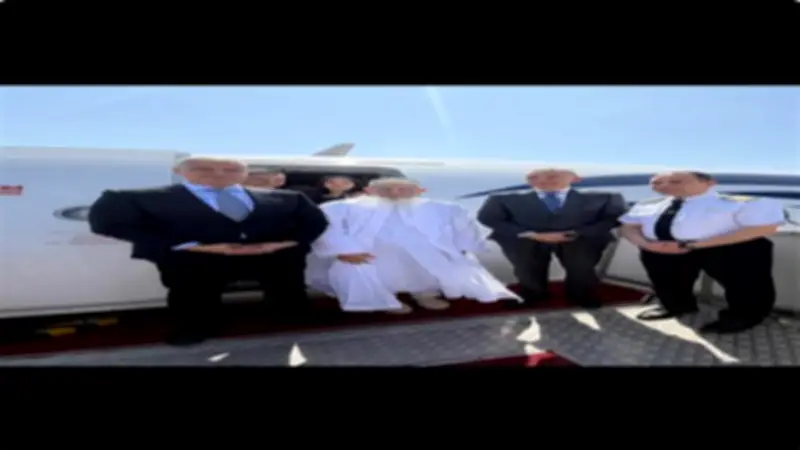 رئيس مصر للطيران يودع سلطان البهرة بمطار القاهرة في ختام زيارته