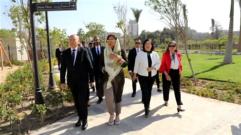 محافظ القاهرة وسفيرة موئل الأمم المتحدة يتفقدان تطوير سوق العتبة