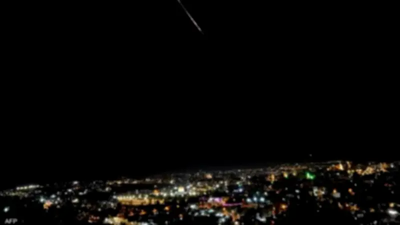 غموض في إيران بعد تفعيل الدفاعات الجوية والتصدي لأهداف معادية وإسرائيل تنفي مسؤوليتها