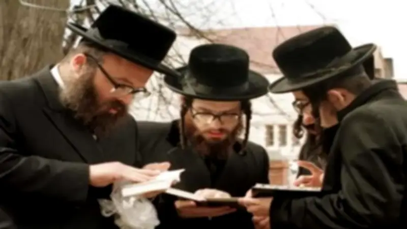 باحث إسرائيلي يكشف أسرار إطالة السوالف عند اليهود بين الدين والتقاليد