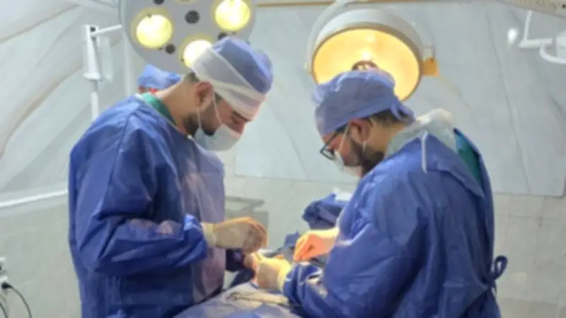 إنقاذ حياة مواطن بجرح نافذ في البطن بمستشفى سيدي سالم بكفر الشيخ