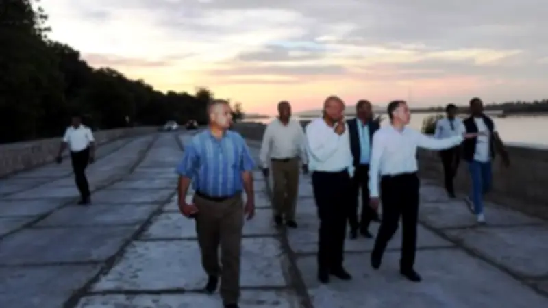 محافظ أسوان يتفقد مشروع ممشى كورنيش النيل بالسباعية