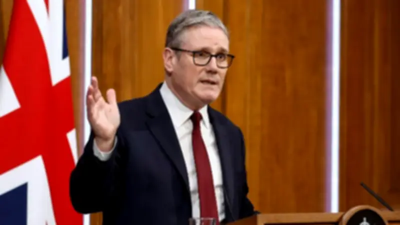 ستارمر يرفض الخضوع للضغوط الأمريكية ويتمسك بموقفه من التصعيد مع إيران