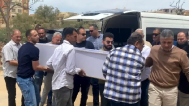 تشييع جثمان ضياء العوضي في العبور وسط دموع أسرته ومحبيه