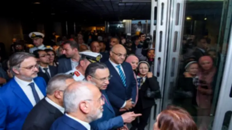وزير التعليم العالي ومحافظ الإسكندرية يتفقدان معرض حفائر حدائق الشلالات