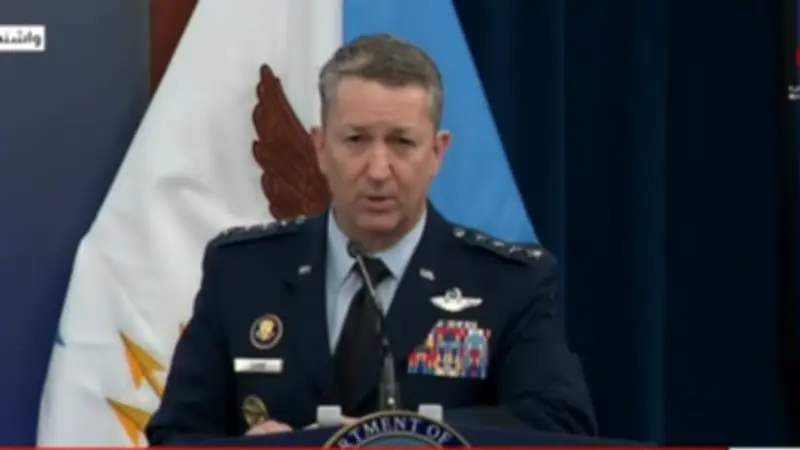 رئيس الأركان الأمريكي: حصار شامل على مضيق هرمز واتهامات لإيران